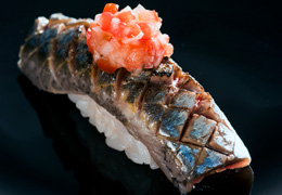 芸術作品のようなお鮨。12月号の旬は「秋刀魚」です。